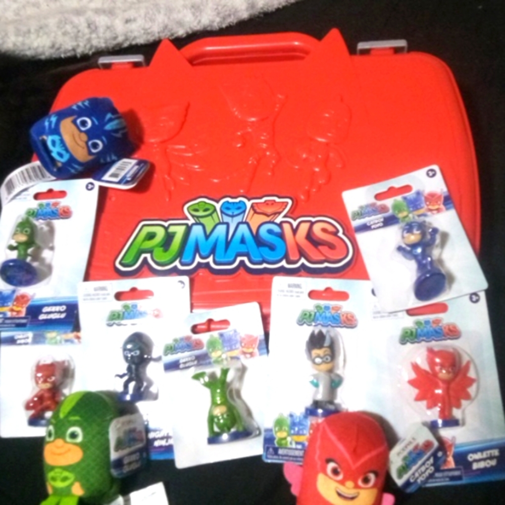 PJ Masks Action Figure Set with Red Case